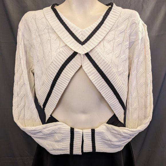 DAZY Sweaters - DAZY Black & White Cropped Sweater (size Large)
